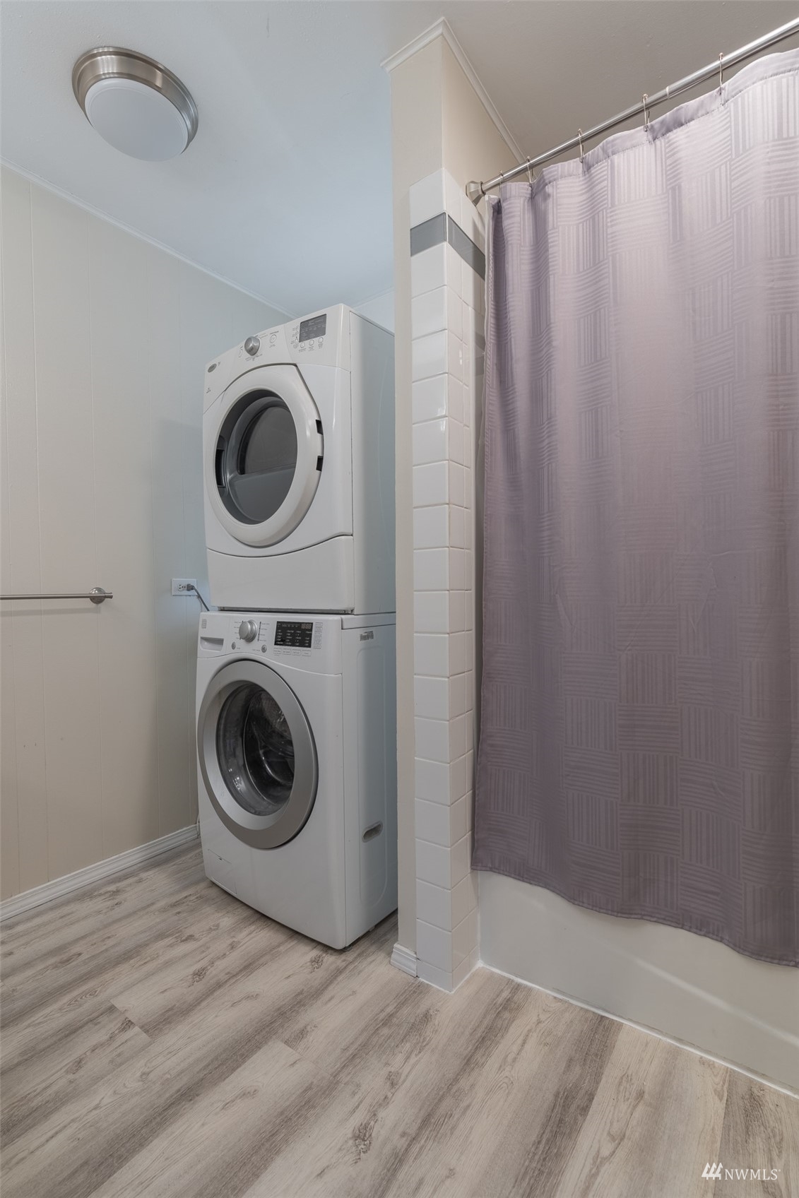 5415 Parker Road East Sumner, WA 98390 - Photo 12 of 27 a view of a storage & utility room with a washer and dryer