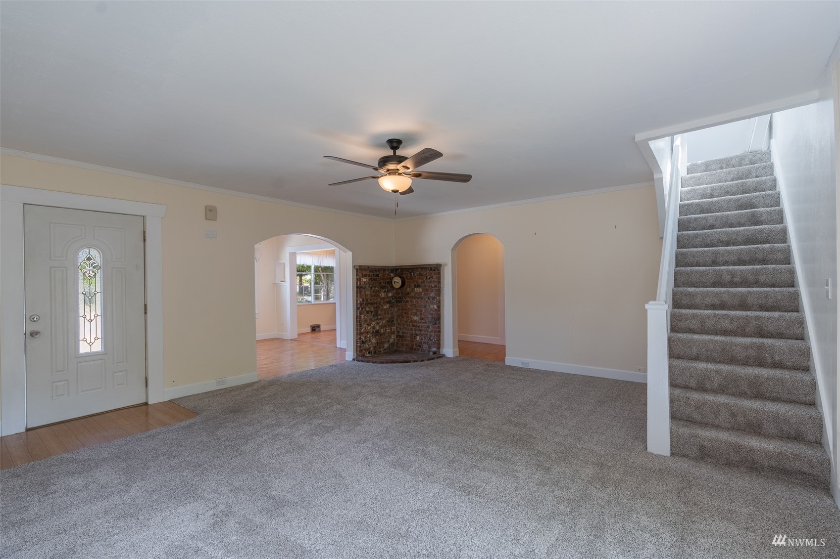5415 Parker Road East Sumner, WA 98390 - Photo 2 of 27 a view of an empty room with a ceiling fan