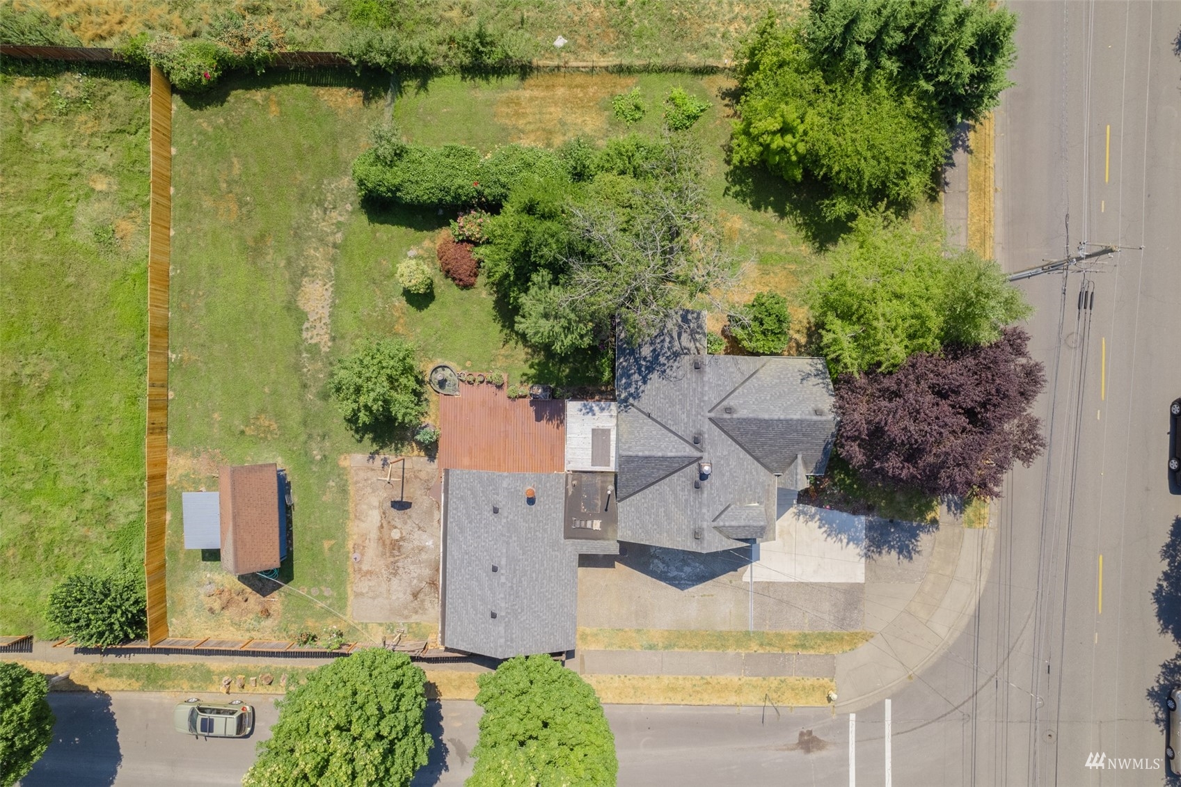 5415 Parker Road East Sumner, WA 98390 - Photo 25 of 27 an aerial view of a house with outdoor space and lake view