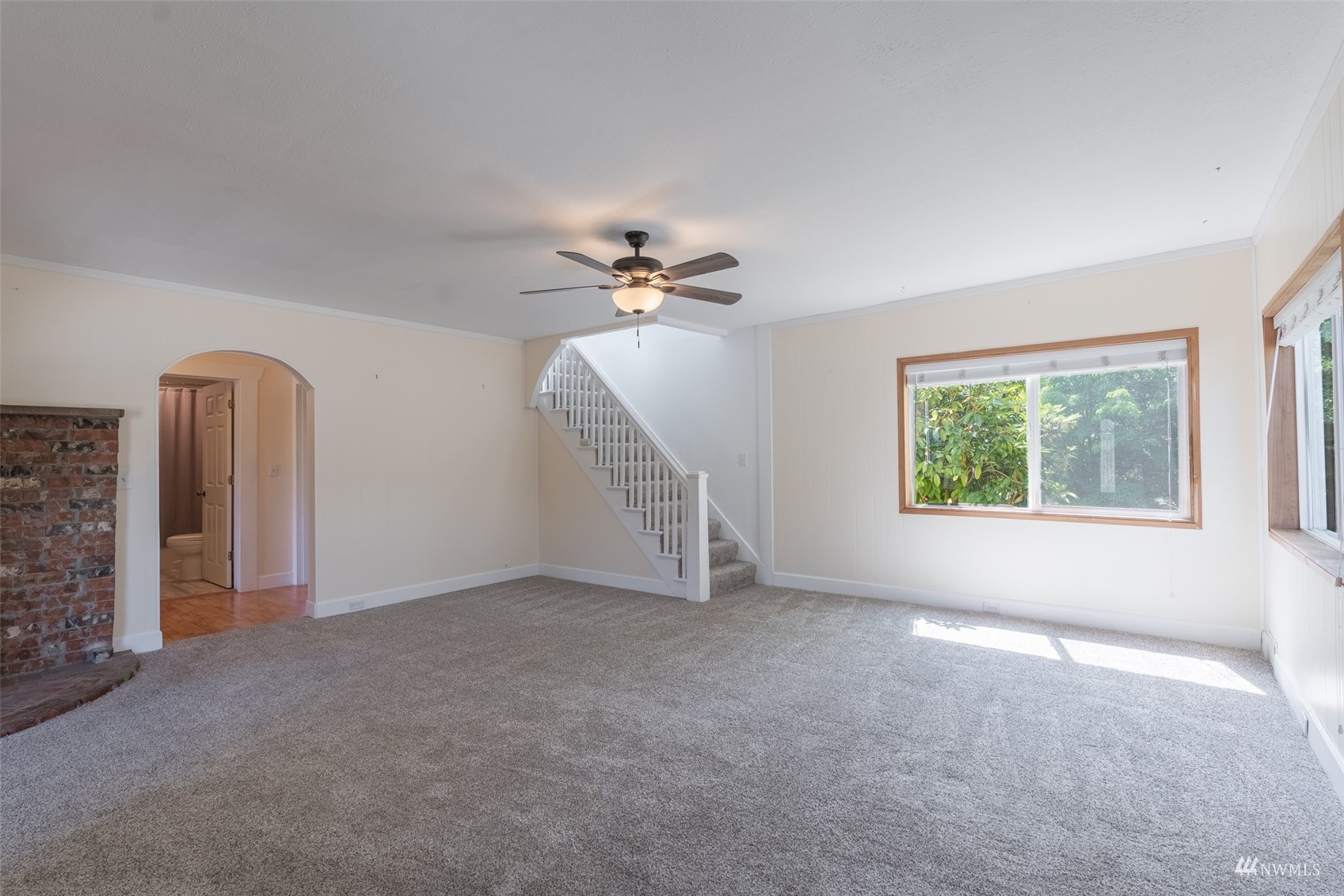 5415 Parker Road East Sumner, WA 98390 - Photo 3 of 27 an empty room with windows and fan