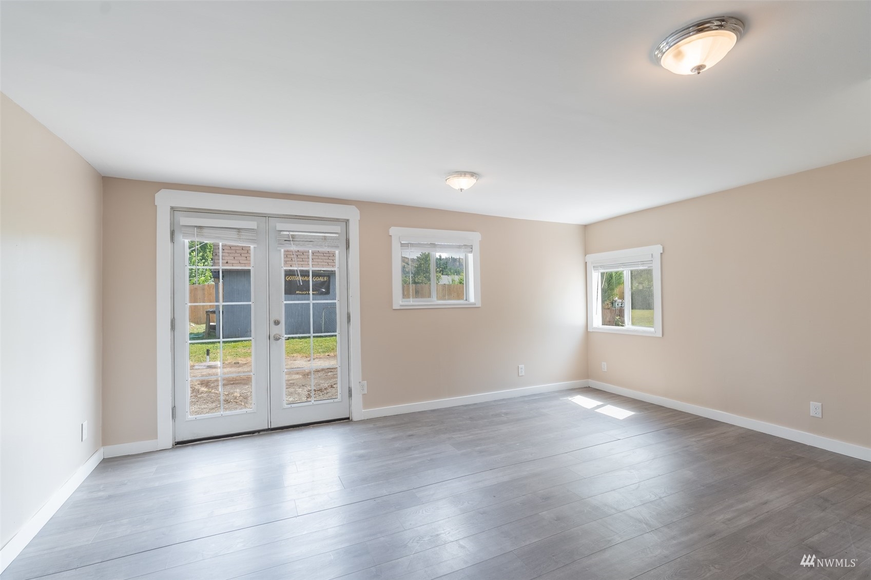 5415 Parker Road East Sumner, WA 98390 - Photo 10 of 27 an empty room with windows