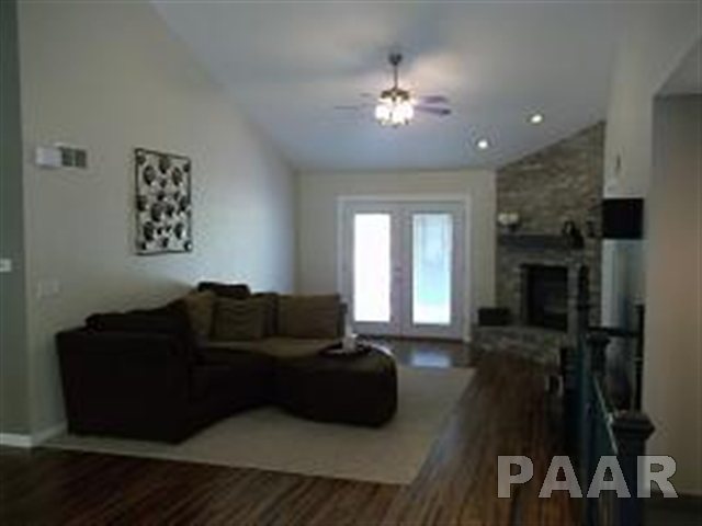 421 West Bittersweet Road Washington, IL 61571 - Photo 6 of 15 Gallery Image 6
