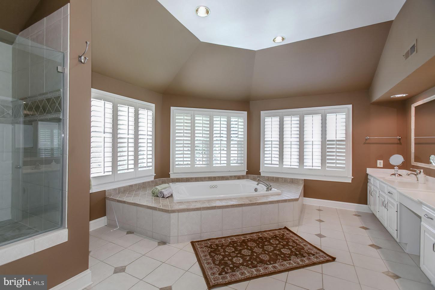 8103 Ridings Court McLean, VA 22102 - Photo 21 of 24 Master bathroom