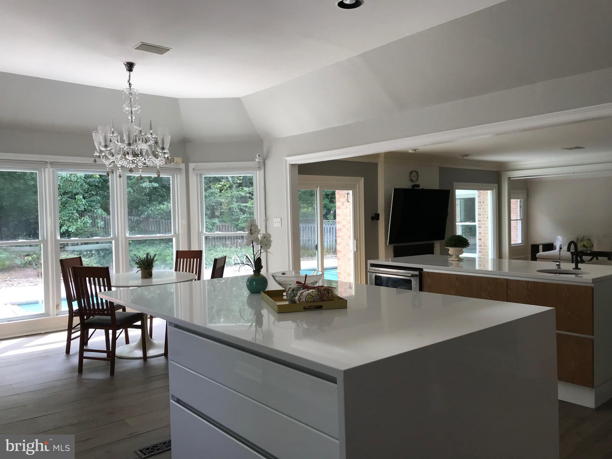 8103 Ridings Court McLean, VA 22102 - Photo 8 of 24 large island and wet bar island