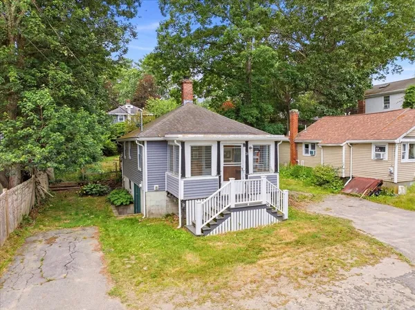 $350,000 | 26 Hillside Avenue, Halifax, MA 02338