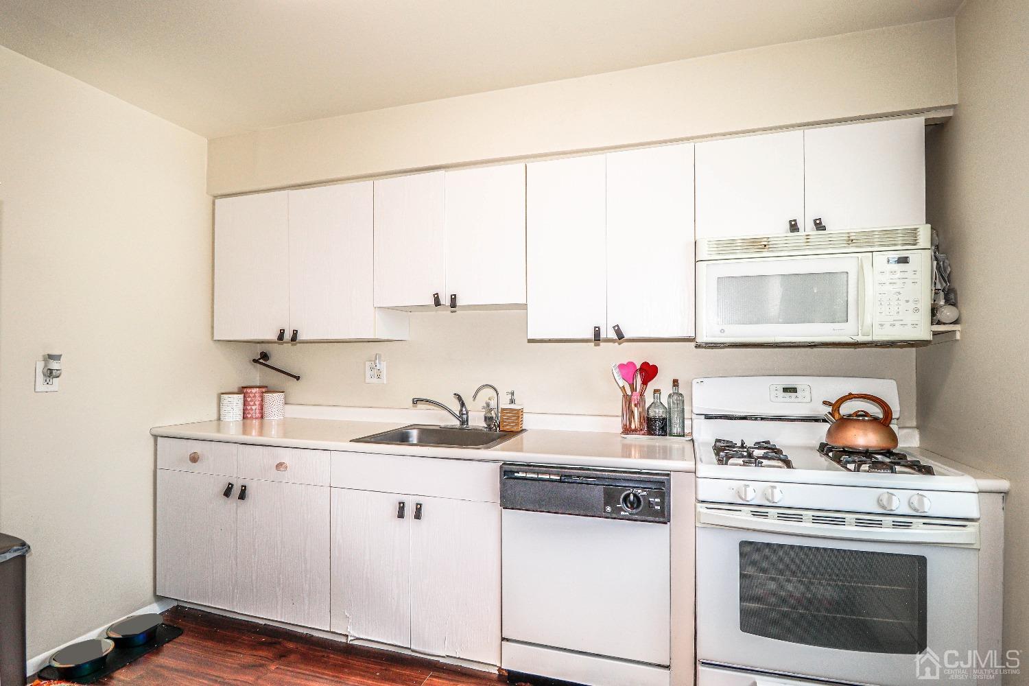 3 B Fox Road Edison, NJ 08817 - Photo 4 of 28