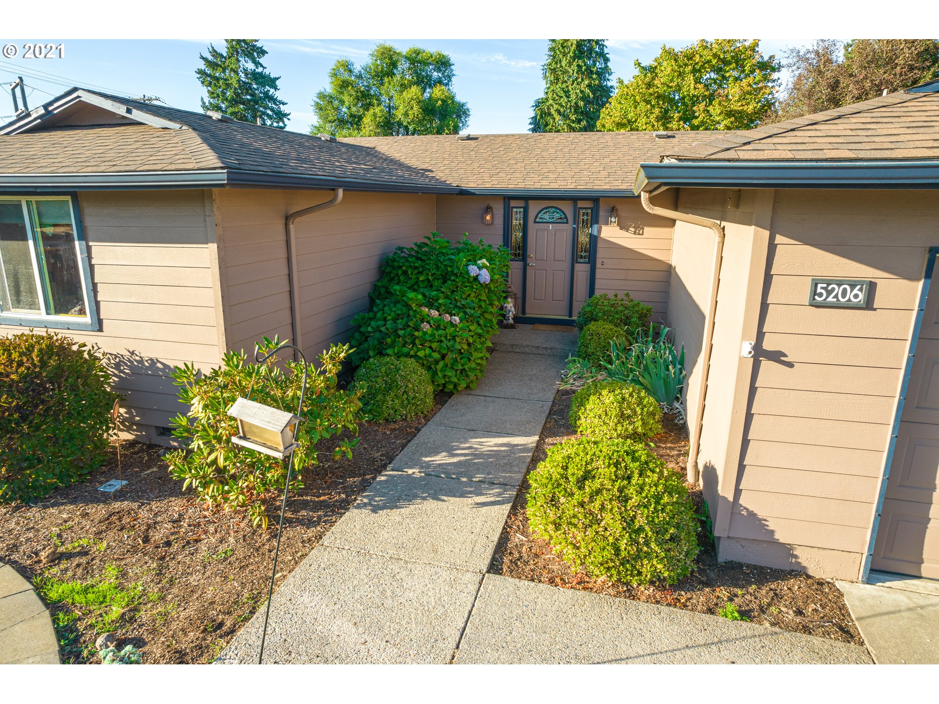 5206 F Street Springfield, OR 97478 - Photo 3 of 17 a view of a backyard with pathway