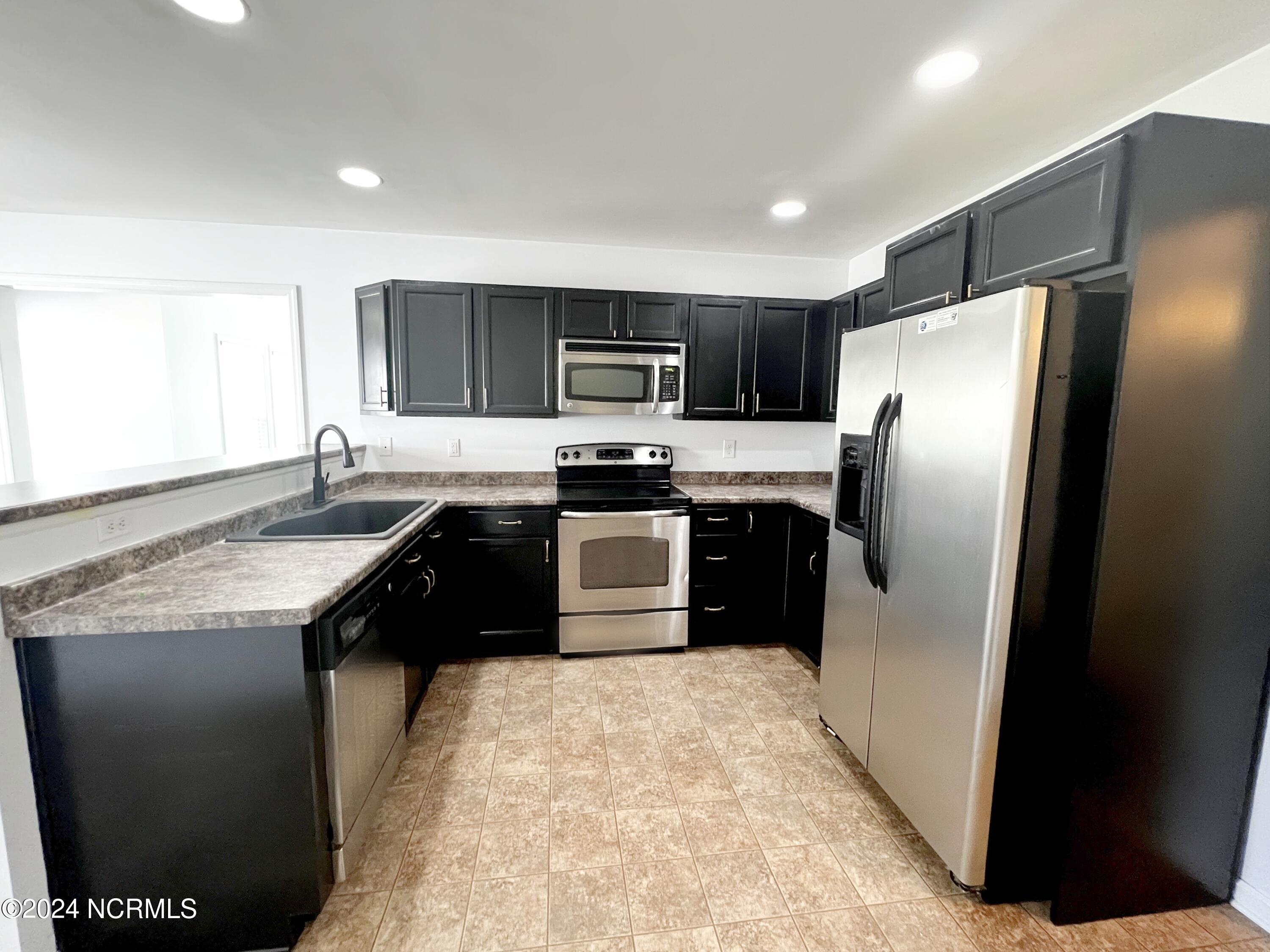 504 Southwest Ridge Drive Richlands, NC 28574 - Photo 10 of 30 kitchen