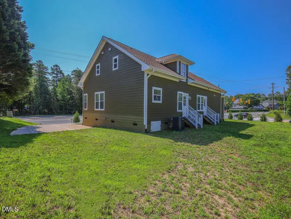 $1,890 | 255 Erwin Road, Unit B, Chapel Hill, NC 27514