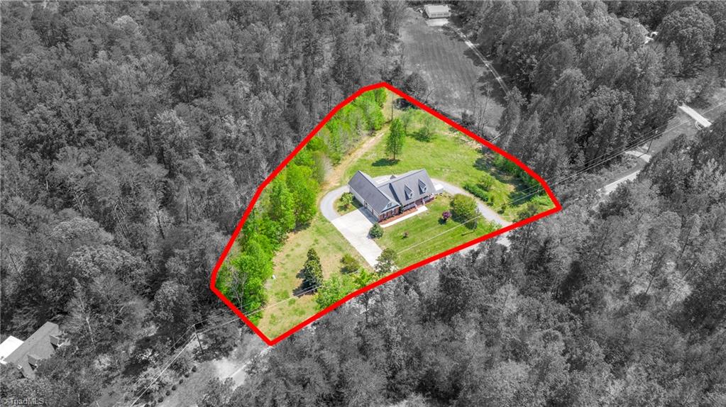 2053 E Road Walnut Cove, NC 27052 - Photo 3 of 39