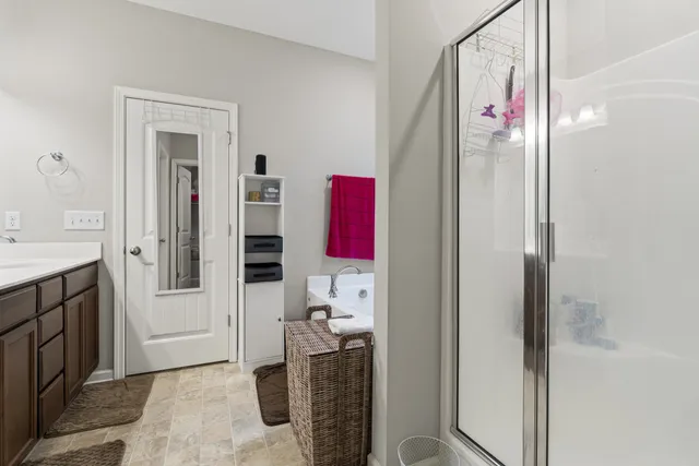 a en suite bathroom with a shower