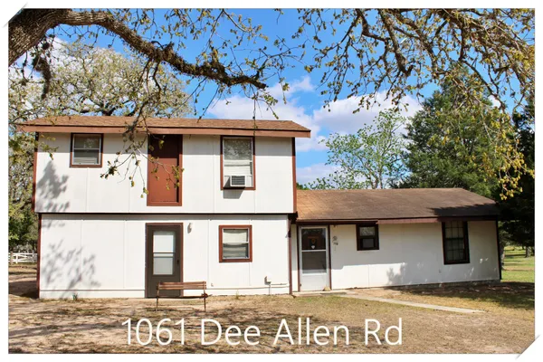 $235,000 | 1061 Dee Allen Road, Columbus, TX 78934