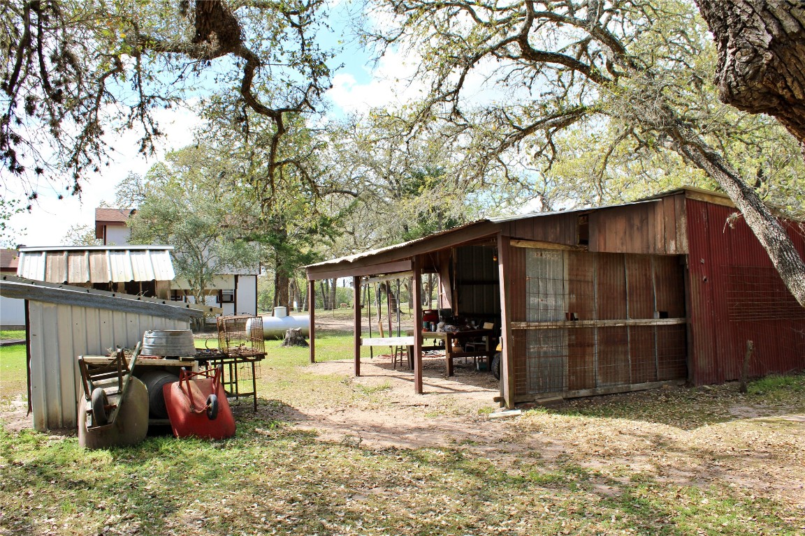 1061 Dee Allen Road Columbus, TX 78934 - Photo 24 of 40