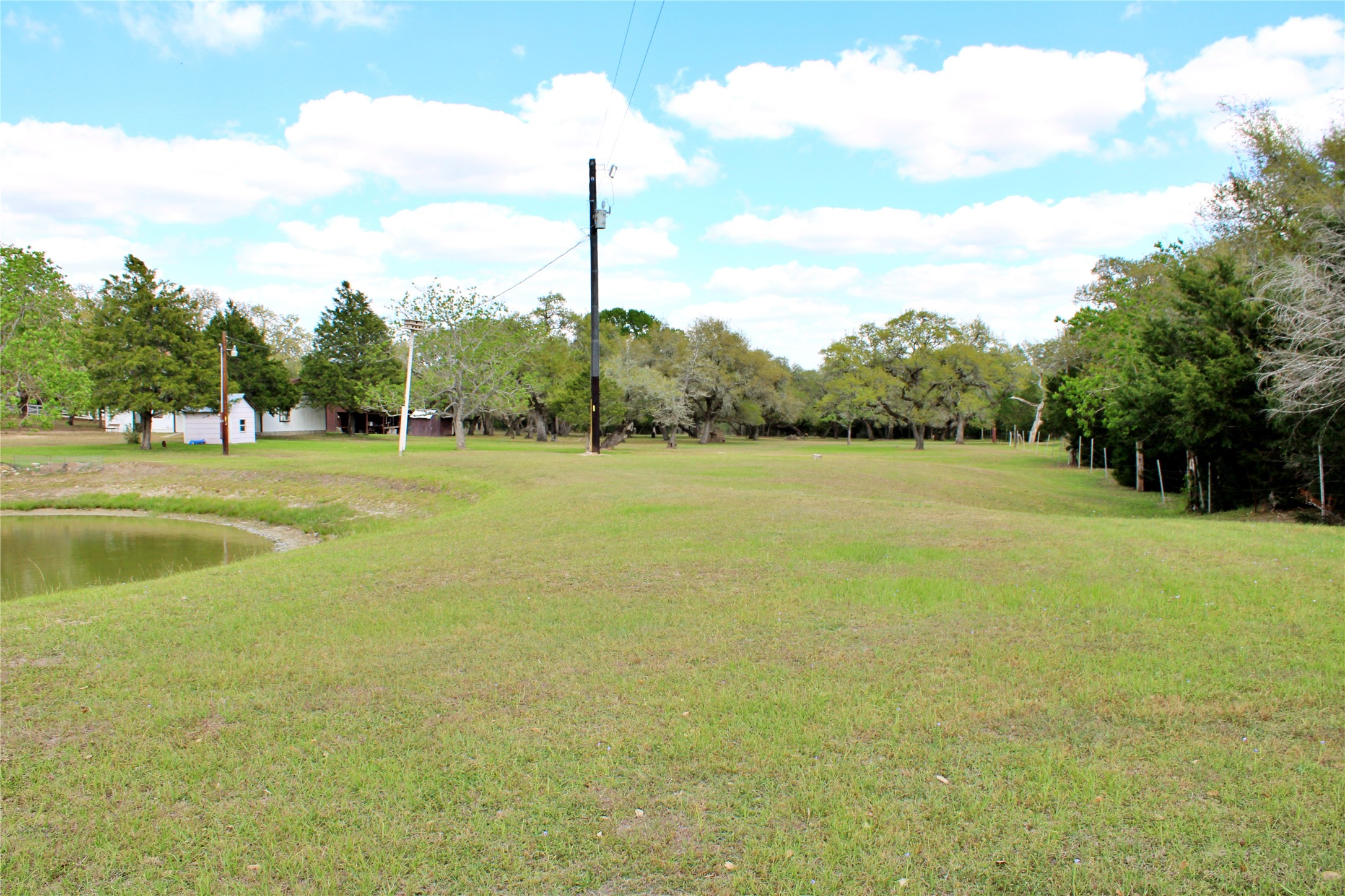 1061 Dee Allen Road Columbus, TX 78934 - Photo 8 of 40