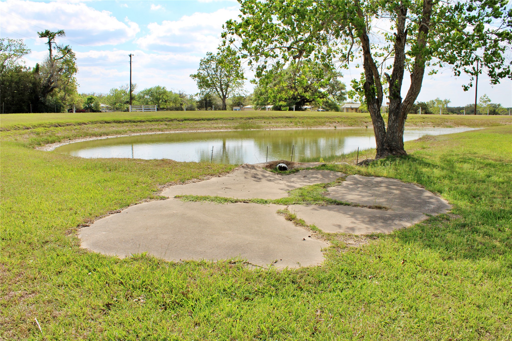 1061 Dee Allen Road Columbus, TX 78934 - Photo 10 of 40