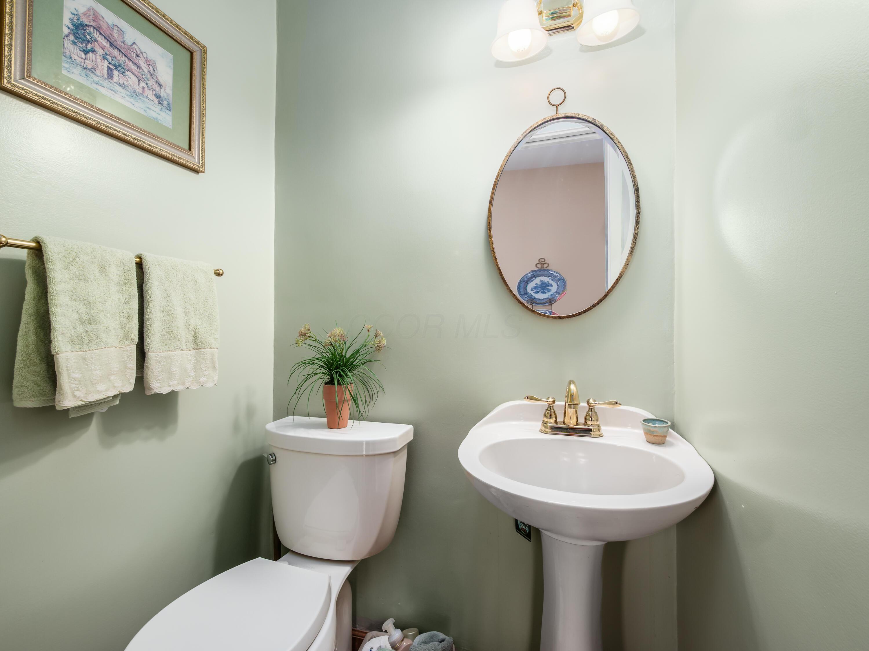 2151 Fairfax Road Columbus, OH 43221 - Photo 15 of 39 Half Bath