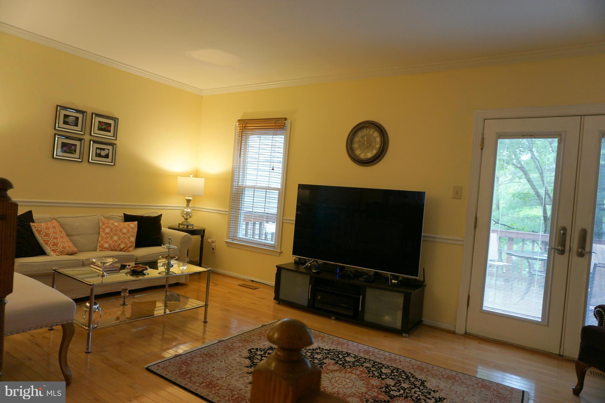 4701 Columbia Road Ellicott City, MD 21042 - Photo 7 of 30 Living Room