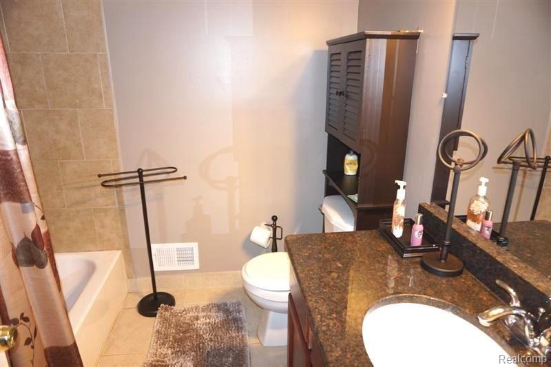 30880 Country Ridge Circle Farmington Hills, MI 48331 - Photo 30 of 37