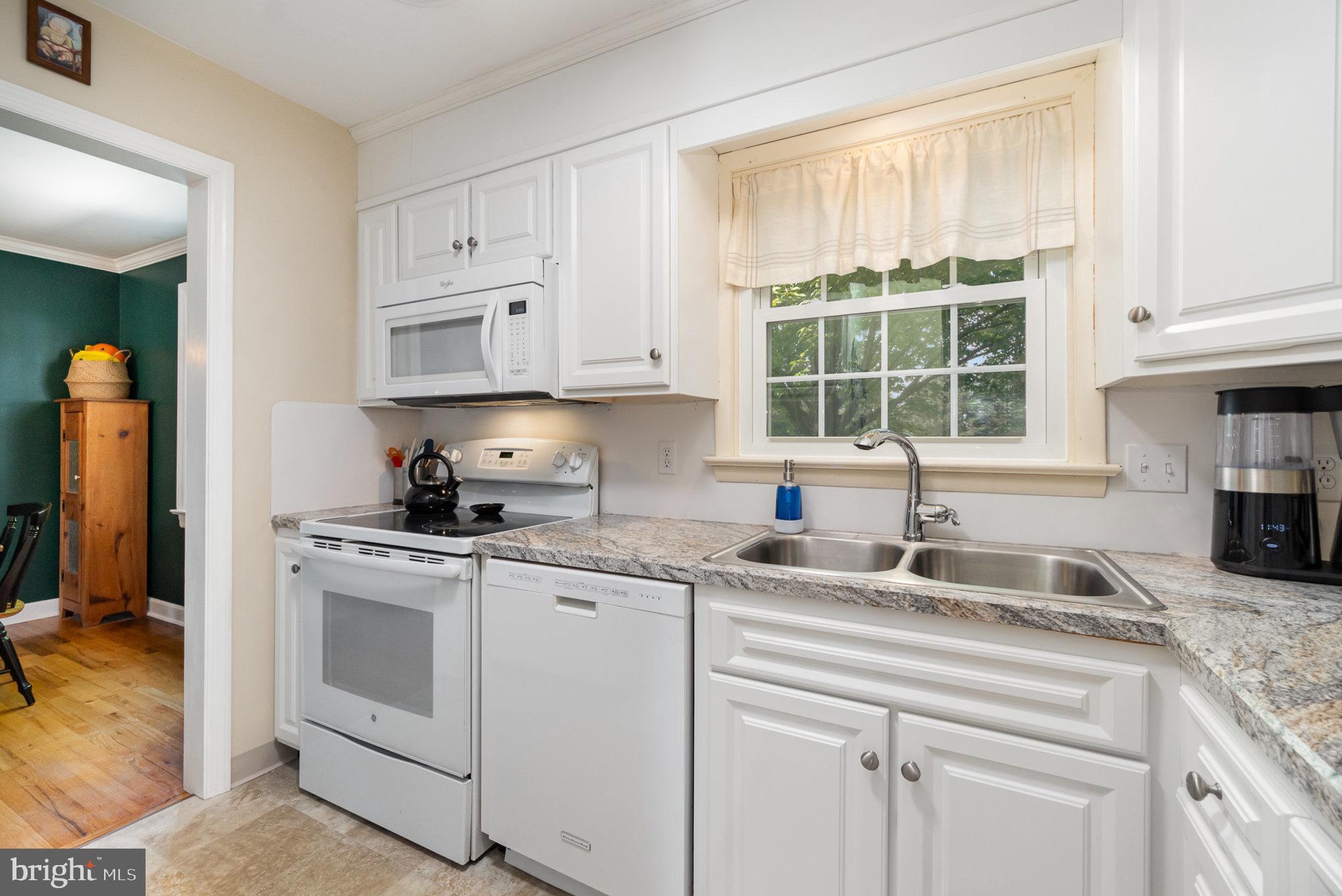 402 Haverhill Road Lancaster, PA 17601 - Photo 9 of 36