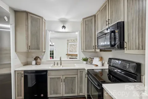 $550,000 | 520 North Poplar Street, Unit I, Charlotte, NC 28202