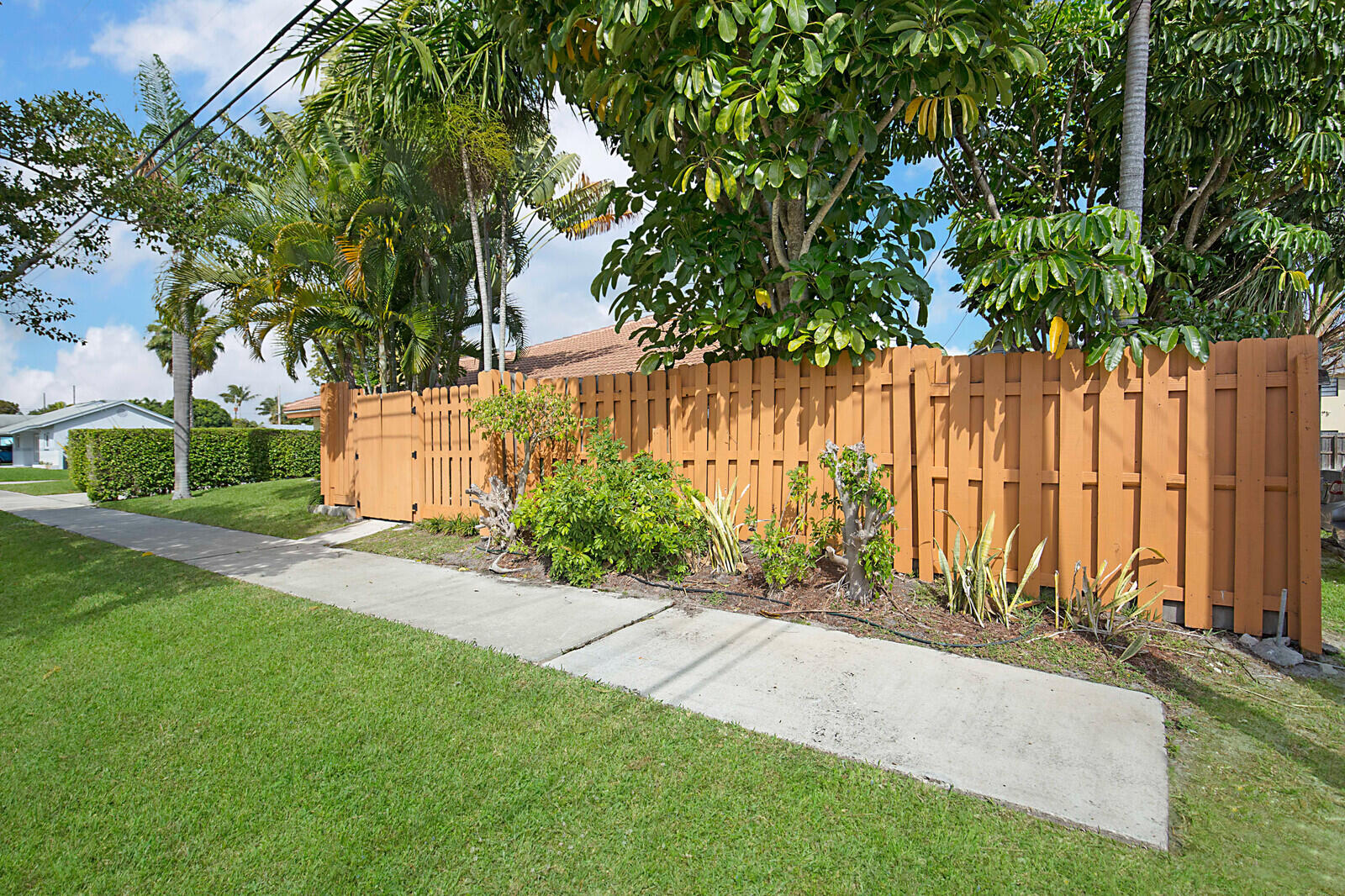 4420 Northeast 5th Avenue Boca Raton, FL 33431 - Photo 2 of 32 32_4420_NE_5th_Ave32_mls