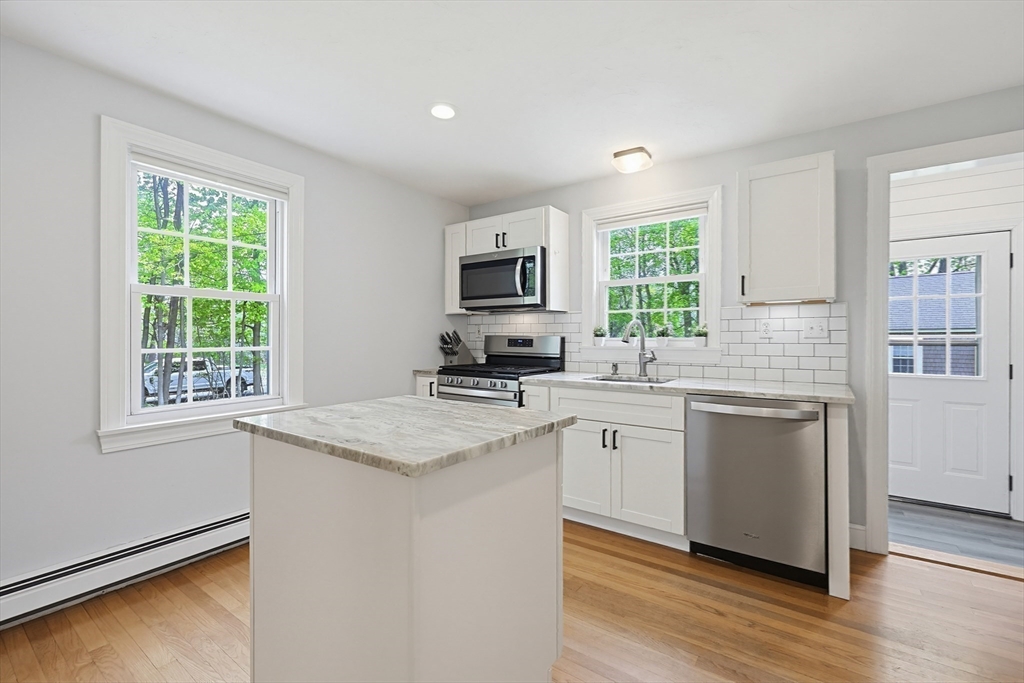 424 Dedham Street Wrentham, MA 02093 - Photo 9 of 40
