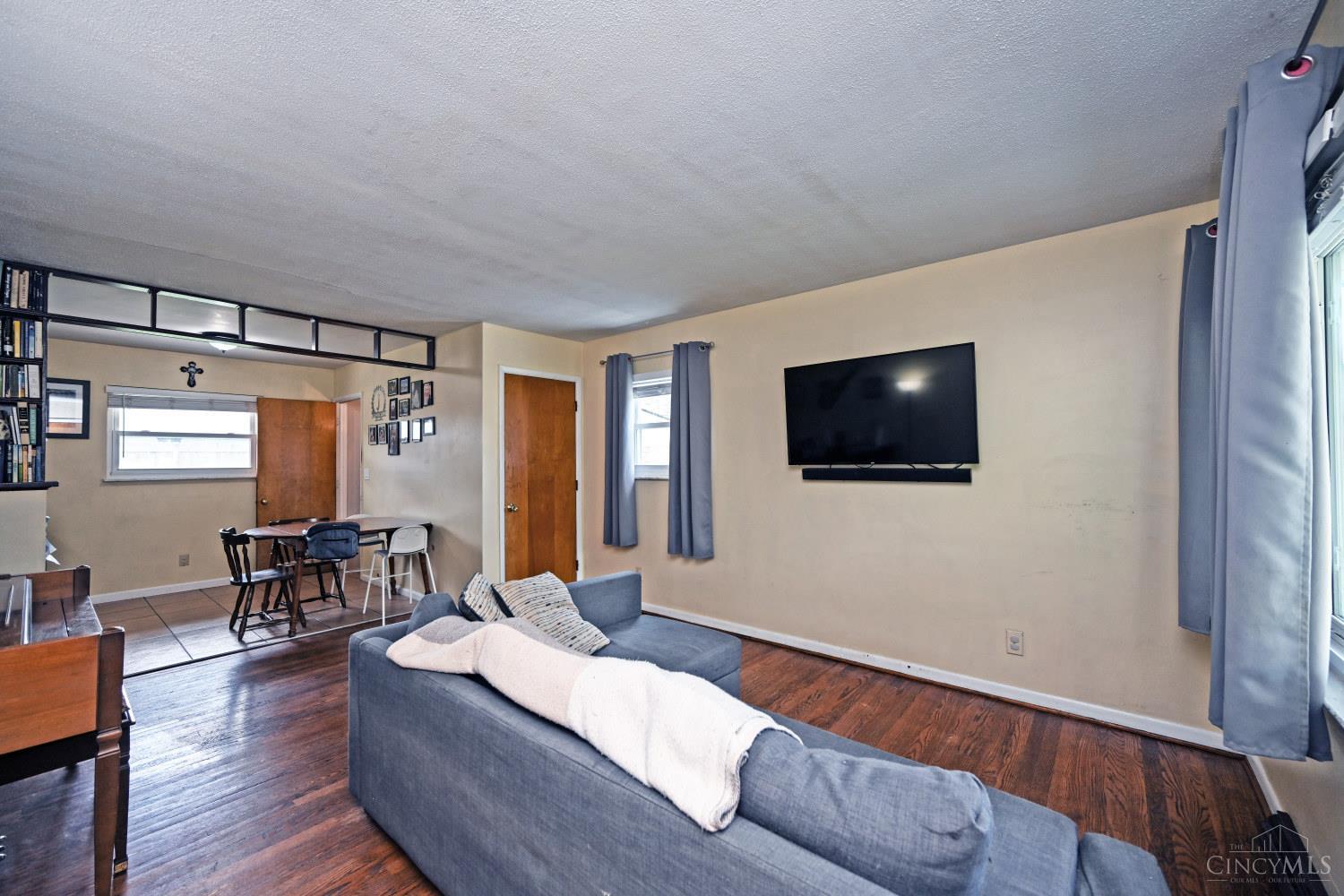 6910 Rutherford Court Cincinnati, OH 45239 - Photo 3 of 41 Gallery Image 3