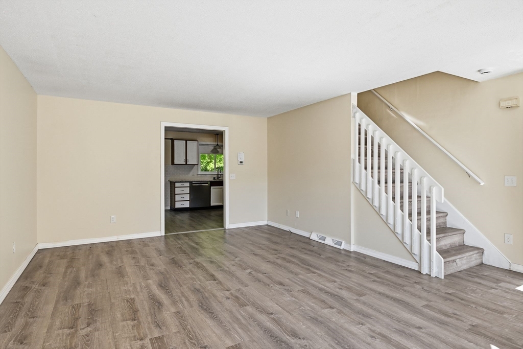 53 Luden Street Springfield, MA 01118 - Photo 6 of 39