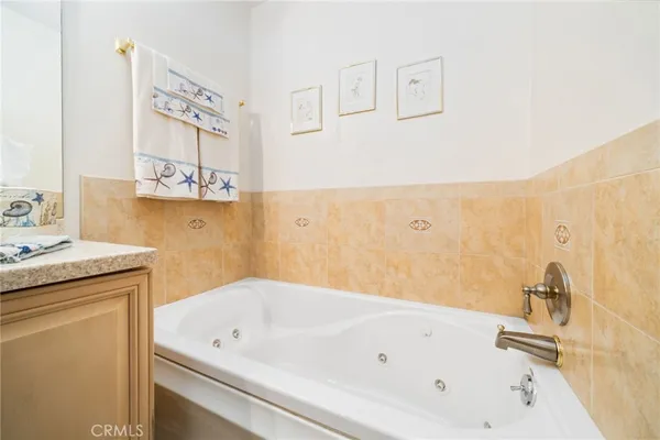 $659,000 | 3665 East 1st Street, Unit 202, Long Beach, CA 90803