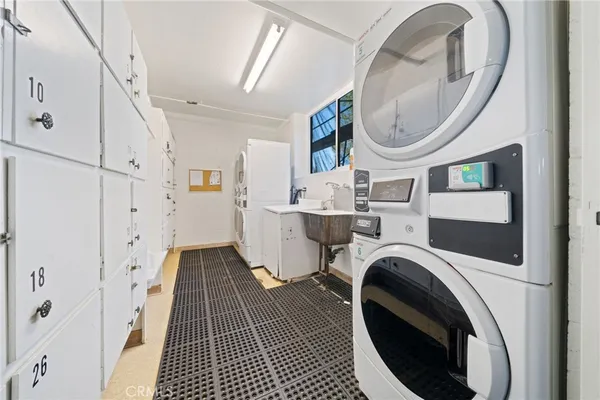 $659,000 | 3665 East 1st Street, Unit 202, Long Beach, CA 90803