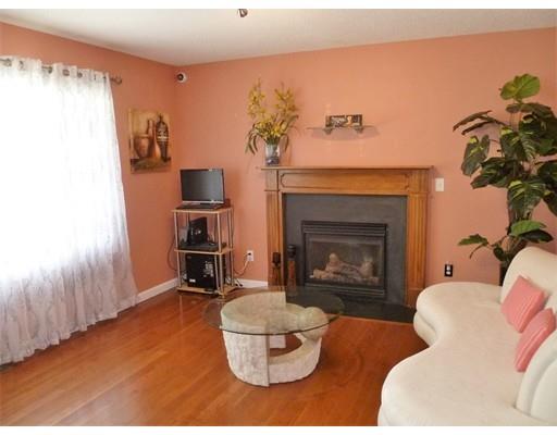 38 Martha Street Springfield, MA 01151 - Photo 4 of 28