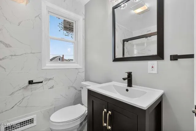 $325,000 | 231 Mariaville Road, Rotterdam, NY 12306