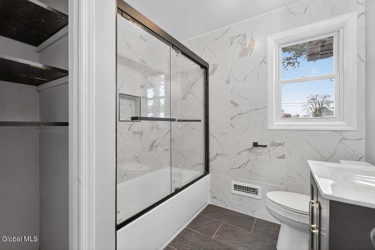 231 Mariaville Road Rotterdam, NY 12306 - Photo 17 of 32 231 Mariaville Rd-28