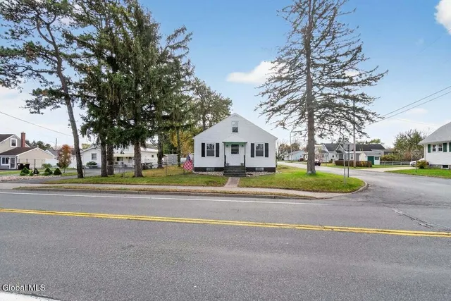 $325,000 | 231 Mariaville Road, Rotterdam, NY 12306