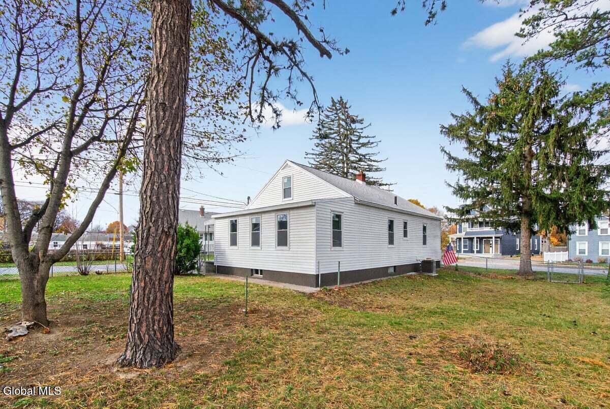 231 Mariaville Road Rotterdam, NY 12306 - Photo 6 of 32 231 Mariaville Rd-11