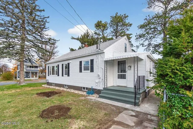 $325,000 | 231 Mariaville Road, Rotterdam, NY 12306