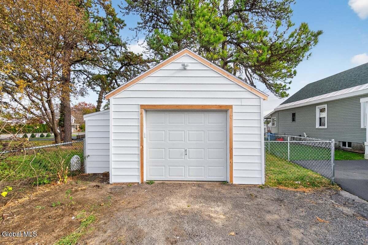 231 Mariaville Road Rotterdam, NY 12306 - Photo 8 of 32 231 Mariaville Rd-17