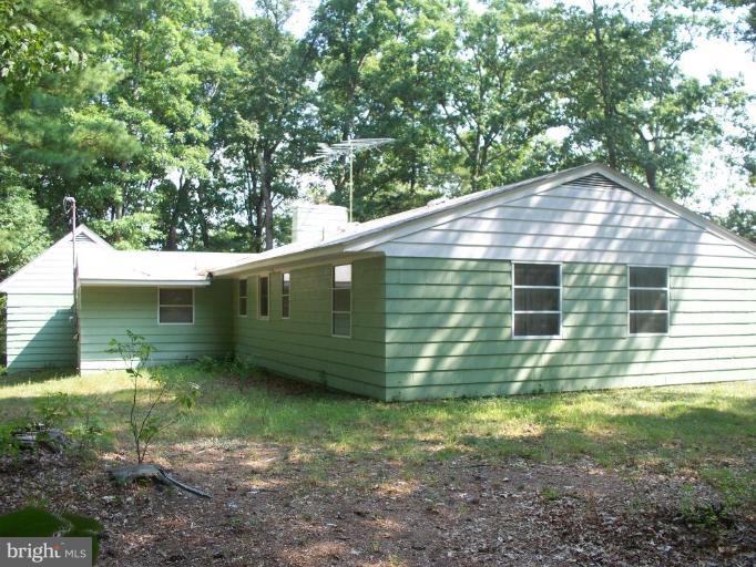 2818 Tabor Road Berkeley Springs, WV 25411 - Photo 14 of 21 a backyard of a house