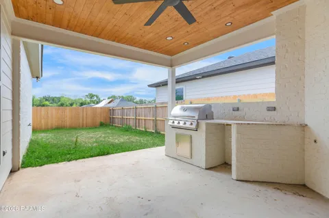 $349,900 | 109 Meadow Walk Drive, Broussard, LA 70518