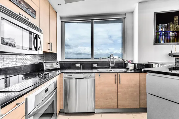 $5,800 | 60 Southwest 13th Street, Unit 4818, Miami, FL 33130