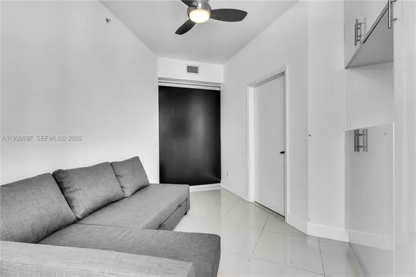 $5,800 | 60 Southwest 13th Street, Unit 4818, Miami, FL 33130
