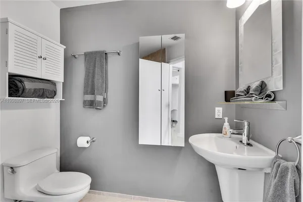 $5,800 | 60 Southwest 13th Street, Unit 4818, Miami, FL 33130