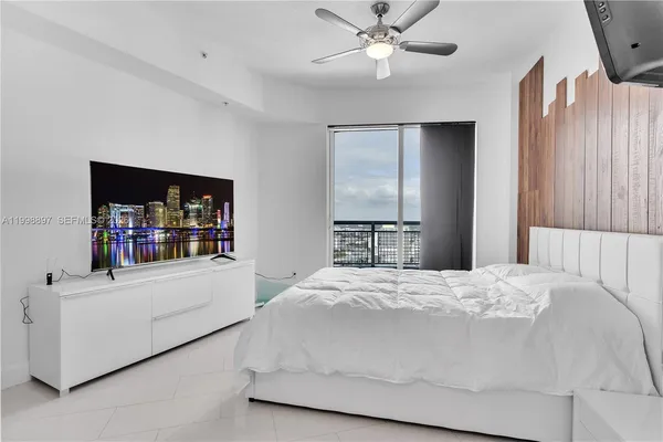 $5,800 | 60 Southwest 13th Street, Unit 4818, Miami, FL 33130