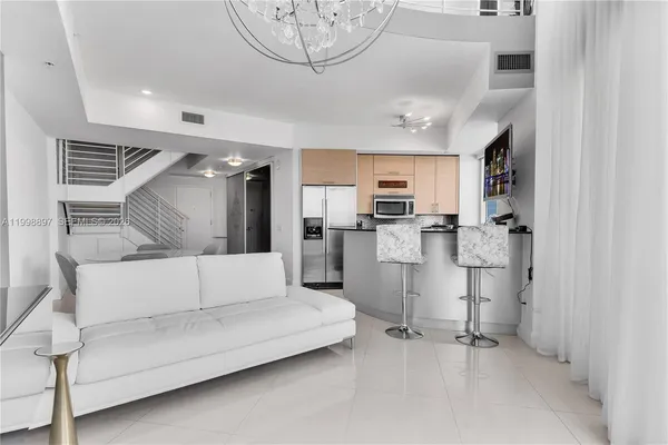 $5,800 | 60 Southwest 13th Street, Unit 4818, Miami, FL 33130