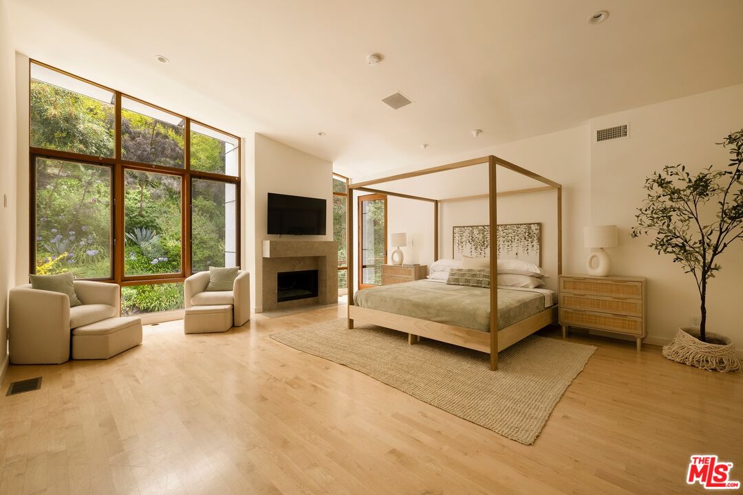 3600 Mandeville Canyon Road Los Angeles, CA 90049 - Photo 11 of 26