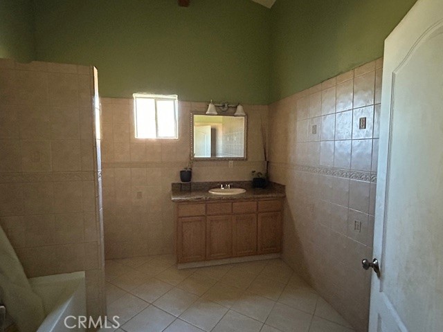 31163 Villa Nova Road Lucerne Valley, CA 92356 - Photo 11 of 25 a bathroom with a sink a toilet and shower
