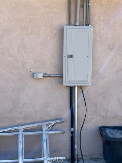 31163 Villa Nova Road Lucerne Valley, CA 92356 - Photo 15 of 25 a utility room with dryer and washer