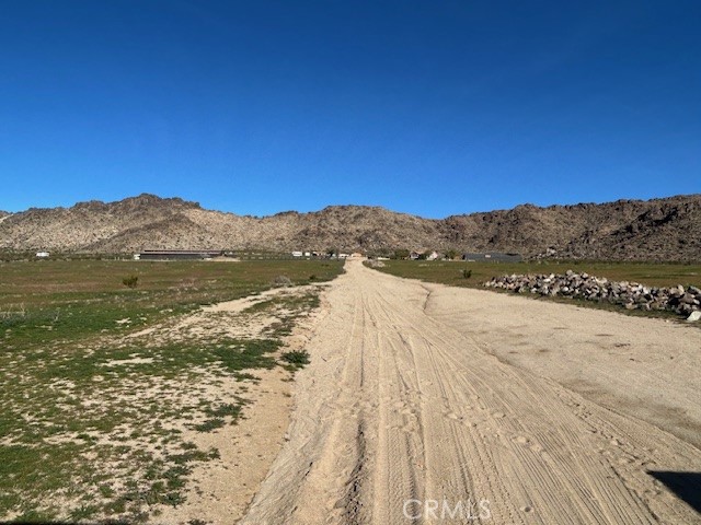 31163 Villa Nova Road Lucerne Valley, CA 92356 - Photo 23 of 25 a view of an ocean and a mountain