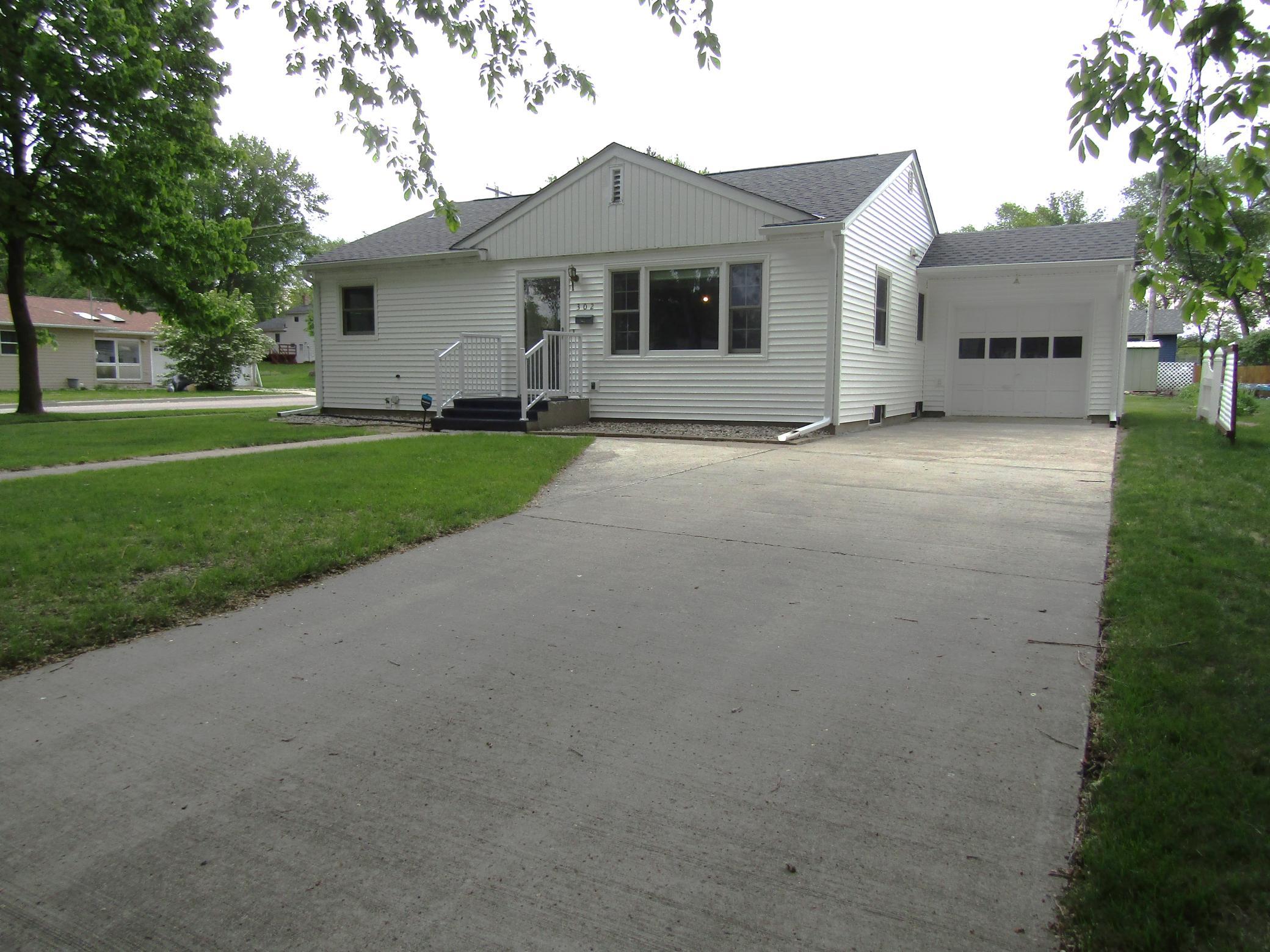 302 South 12th Street Montevideo, MN 56265 - Photo 1 of 30
