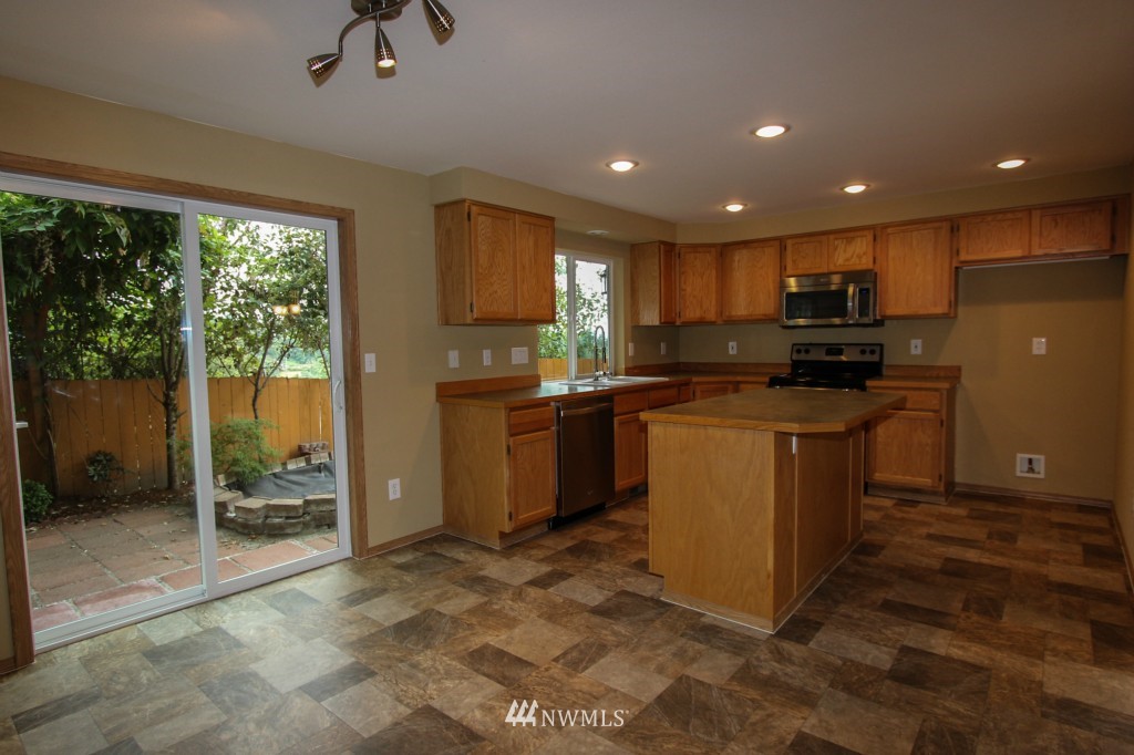 605 South 53rd Place Renton, WA 98055 - Photo 3 of 15